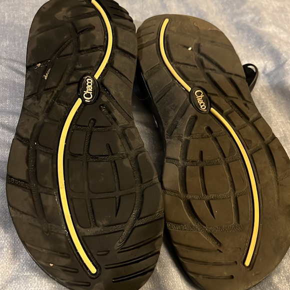 Black and white Chacos sandals. Used but good condition - Picture 3 of 5